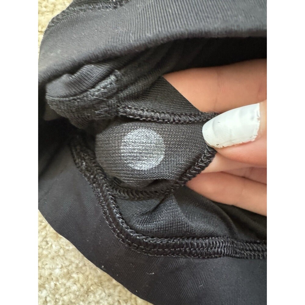 Lululemon Sports Bra Women 4 Black Stretch Criss Cross Strappy Yoga Gym Athletic - Picture 4 of 4